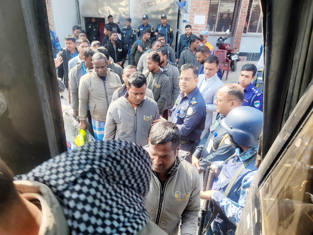 বাগেরহাটে ৩ মাস ৮ দিন পর মুক্তি পেলেন কারাবন্দী ২৩ ভারতীয় জেলে