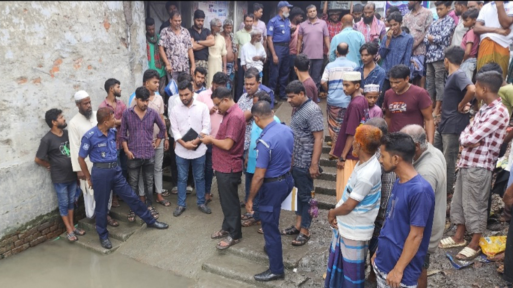 নিখোঁজের ৩ দিন পর খাল থেকে ভ্যানচালকের লাশ উদ্ধার