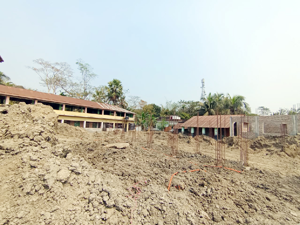 চাঁদা না পেয়ে মাদ্রাসা ভবনের কাজ বন্ধ করে দিলেন বিএনপি নেতা