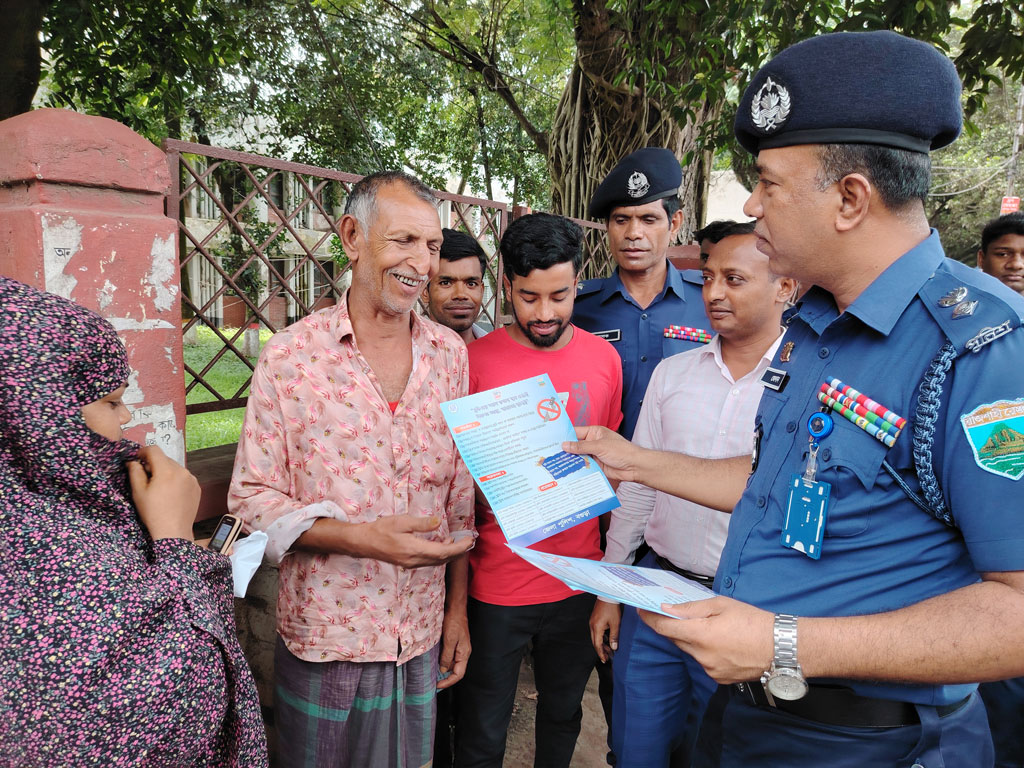 বগুড়ায় ছুরিকাঘাতে ৭ মাসে ১১ খুন, উদ্বিগ্ন পুলিশের লিফলেট বিতরণ
