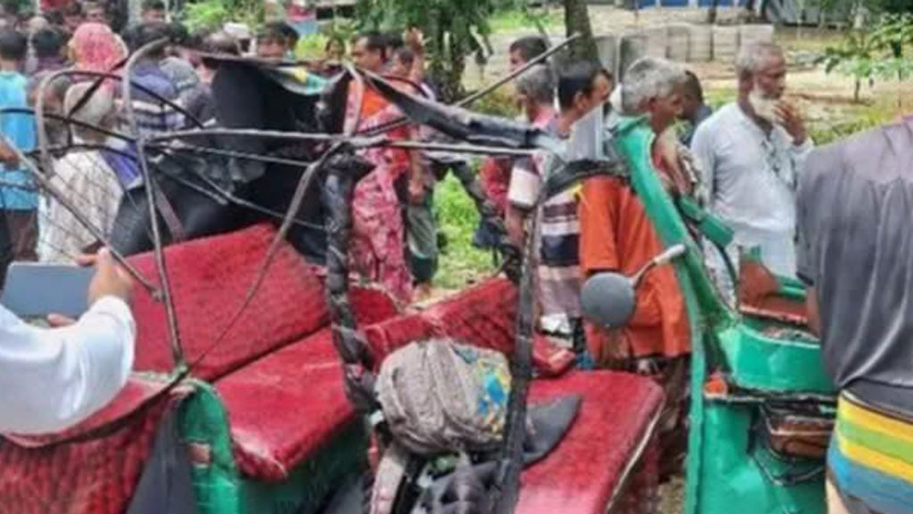 বগুড়ায় কাভার্ড ভ্যানের ধাক্কায় অটোরিকশার ২ যাত্রী নিহত, আহত ৩