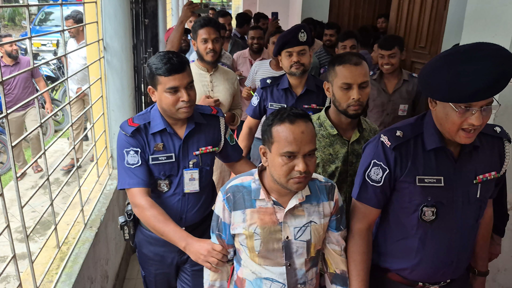 বগুড়ায় দুদকের গণশুনানি: ভুয়া বিশ্ববিদ্যালয় পরিচালকসহ ২ জন আটক