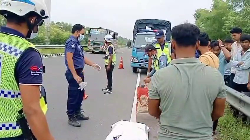ভাঙ্গায় এক্সপ্রেসওয়েতে অজ্ঞাত পরিবহনের ধাক্কায় মোটরসাইকেল আরোহী নিহত
