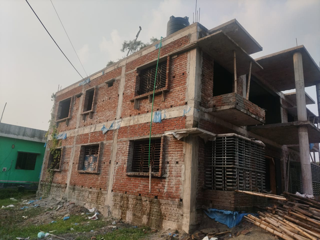 বিদ্যুৎ সঞ্চালন লাইন ভেতরে রেখেই বহুতল ভবন নির্মাণ