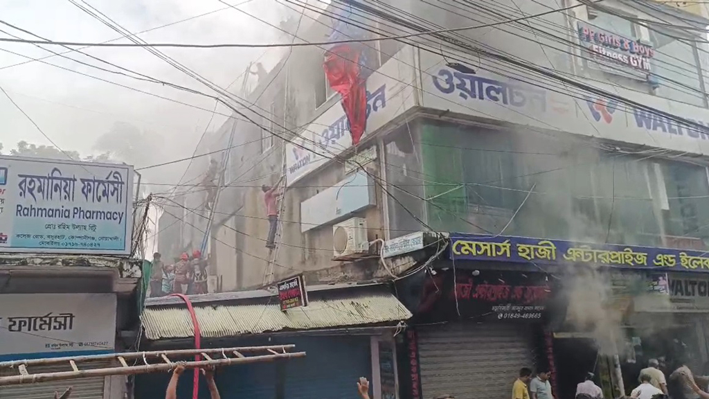 কোম্পানীগঞ্জে ভবনে আগুন, নারী ও শিশুসহ উদ্ধার ১৫, আহত-২