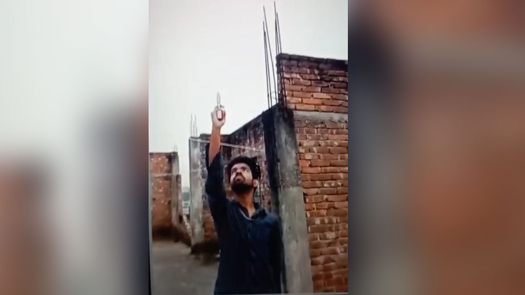 শ্রীপুরে কিশোর গ্যাং লিডারের ফাঁকা গুলি ছোড়ার ভিডিও ভাইরাল