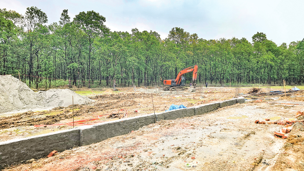 আইন ভেঙে গাজীপুরে বনের ভেতরে গাসিকের ভাগাড়