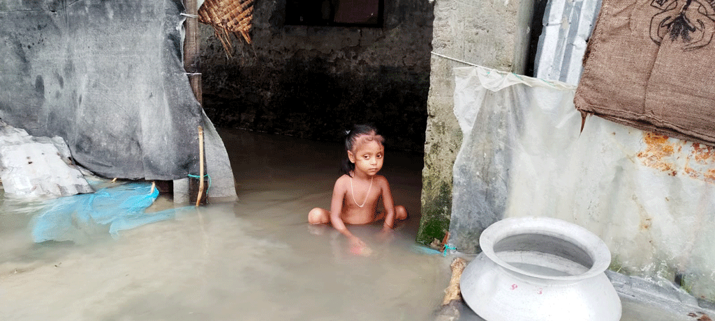 টানা ৮ দিনের বর্ষণে ভোলার মনপুরায় পানিবন্দী ২০ হাজার মানুষ