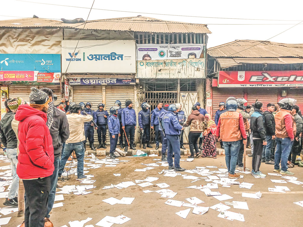 ভোলায় বিজেপি কার্যালয়ে হামলা, ভাঙচুর