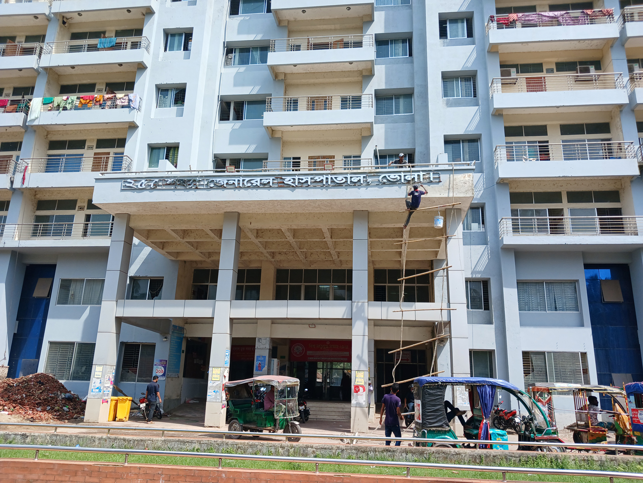 ভোলা জেনারেল হাসপাতাল: ২৫০ শয্যায় উন্নীত হলেও
জনবল বাড়েনি, দুর্ভোগ