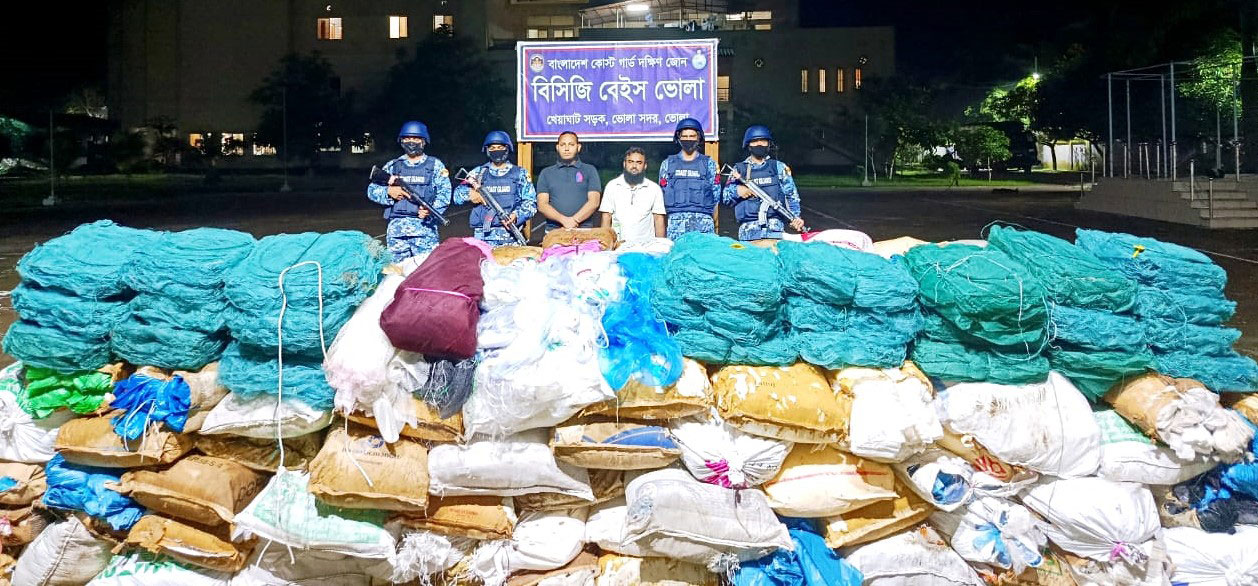 ভোলায় সাড়ে ১৪ কোটি টাকার জাল ও পলিথিন জব্দ