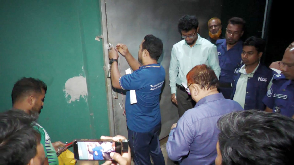 ভোলা বিসিকে ৬ হাজার লিটার ডিজেল জব্দ, ম্যাজিস্ট্রেট অবরুদ্ধ