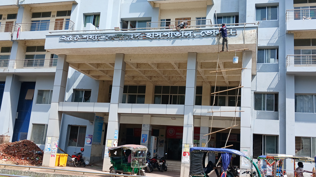 জনবলসংকটে ভোলার ২৫০ শয্যা হাসপাতাল, চিকিৎসাসেবায় চরম ভোগান্তি