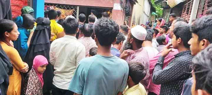 ময়মনসিংহে গলা কেটে মাসহ দুই সন্তানকে হত্যা