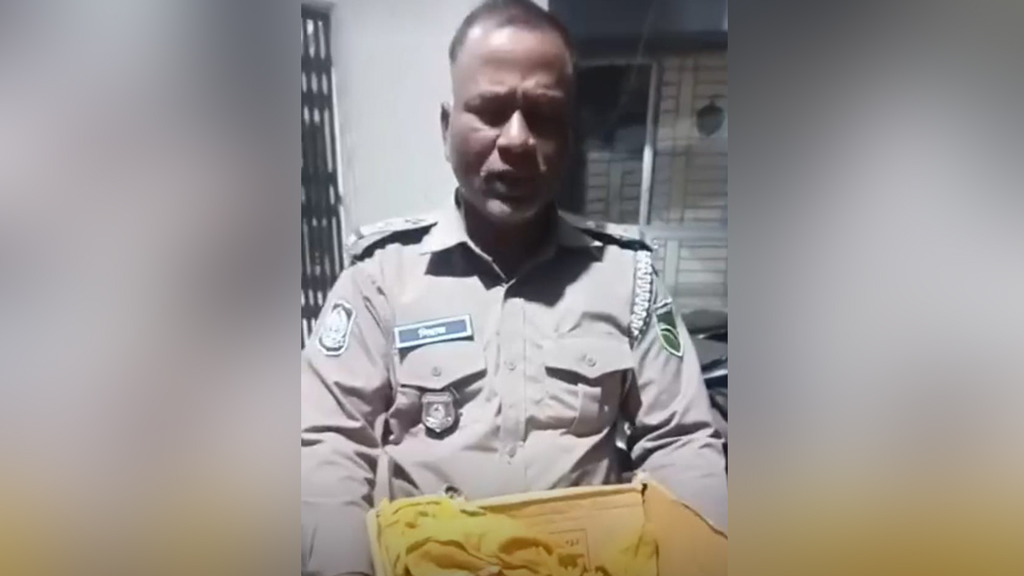 সড়কের পাশে ছুড়ে ফেলা কার্টন থেকে নবজাতকের মরদেহ উদ্ধার