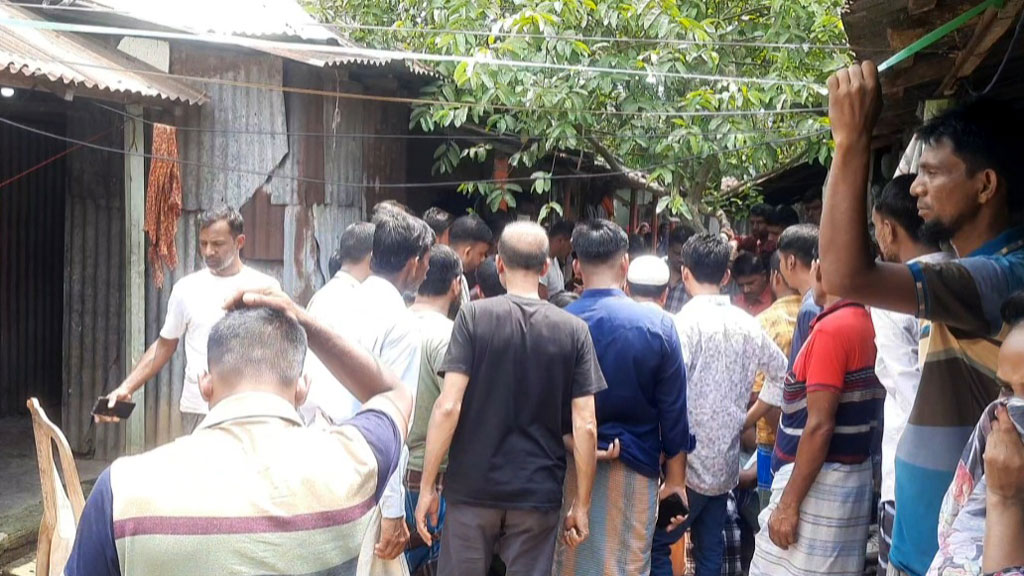 তালাবদ্ধ ঘর থেকে নারী পোশাকশ্রমিকের লাশ উদ্ধার, স্বামী পলাতক
