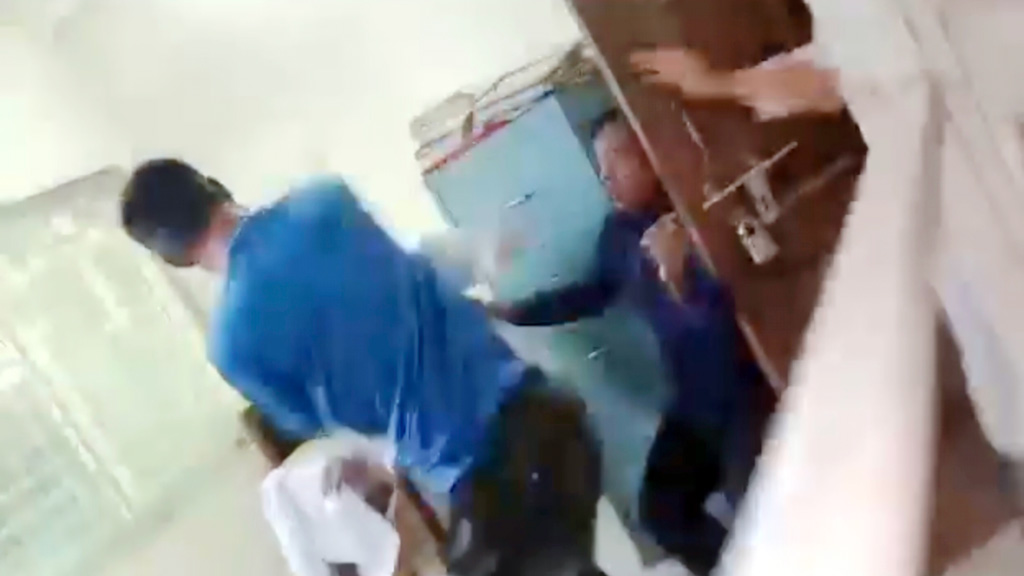 সিলেটে ভূমি অফিসে মারামারি: অফিস সহায়ক বরখাস্ত, তদন্ত কমিটি গঠন