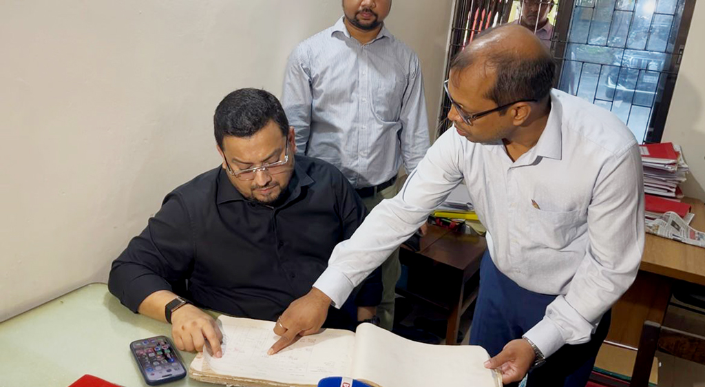 নারায়ণগঞ্জ ভূমি অফিস আকস্মিক পরিদর্শনে প্রতিমন্ত্রী, অনুপস্থিত অধিকাংশ কর্মকর্তা
