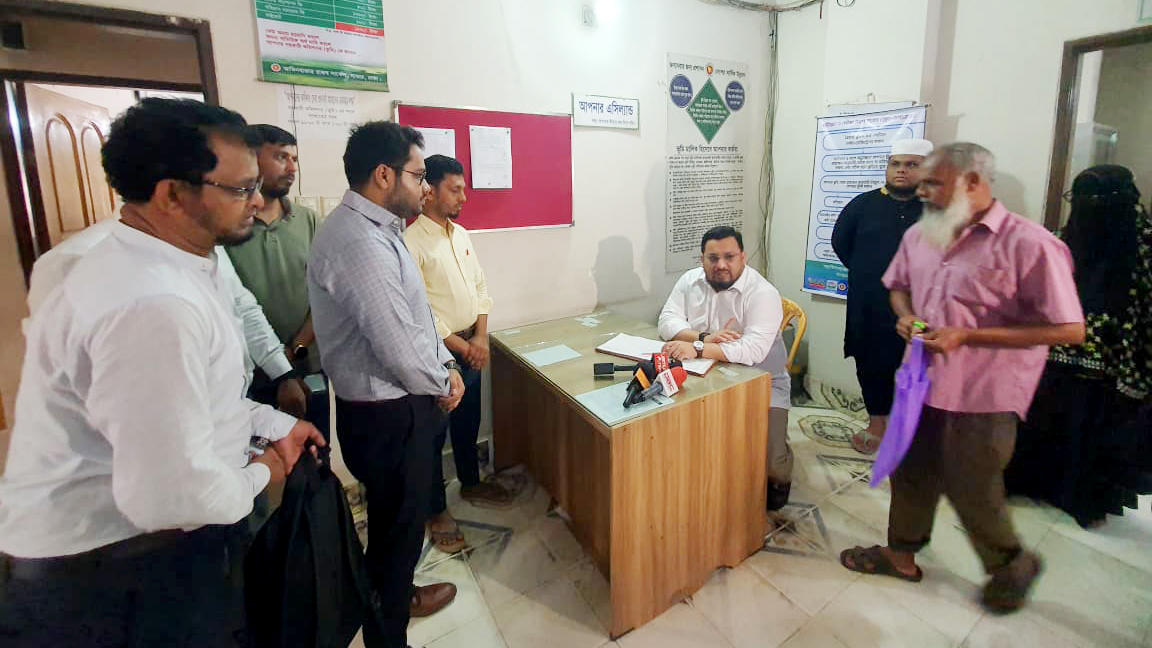 সাভারে ভূমি অফিসে আকস্মিক পরিদর্শন প্রতিমন্ত্রীর, অনুপস্থিতি-সেবার মানে অসন্তোষ