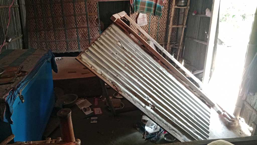 পীরগাছায় গভীর রাতে বাড়িতে ঢুকে হামলা-ভাঙচুর, আহত ১