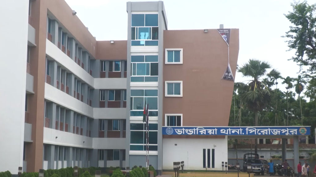 পুলিশের কাছ থেকে ছাত্রদল নেতাকে ছিনতাই, আটক ২