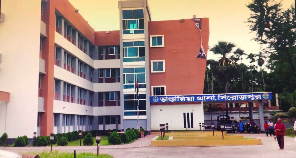 ভান্ডারিয়ায় জায়নামাজে পড়ে ছিল গৃহবধূর রক্তাক্ত লাশ