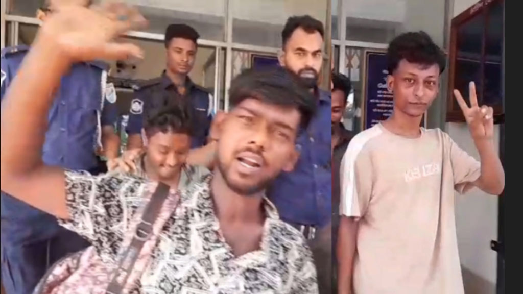 হাত উঁচিয়ে ছিনতাইকারী বললেন, ‘আবার আসব, ভাঙ্গা শহর তছনছ করে ফেলব’