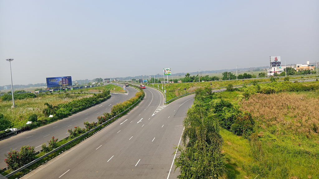 ফরিদপুরে ৪ ঘণ্টা পর তুলে নেওয়া হয় অবরোধ