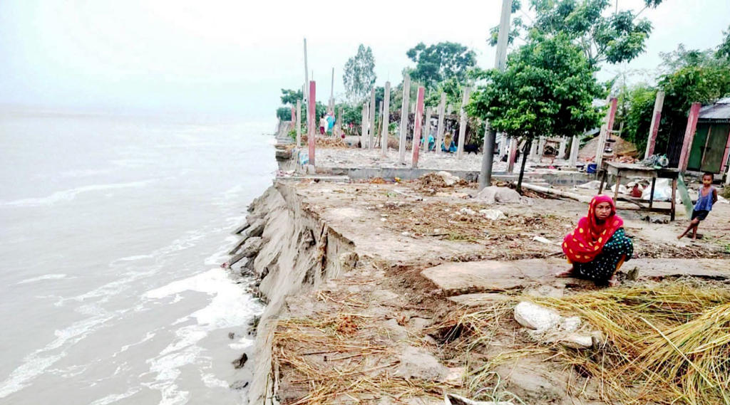 কুড়িগ্রামে নদীর পানি কমে বেড়েছে ভাঙন, তিন দিনে অর্ধশতাধিক পরিবার বাস্তুহারা
