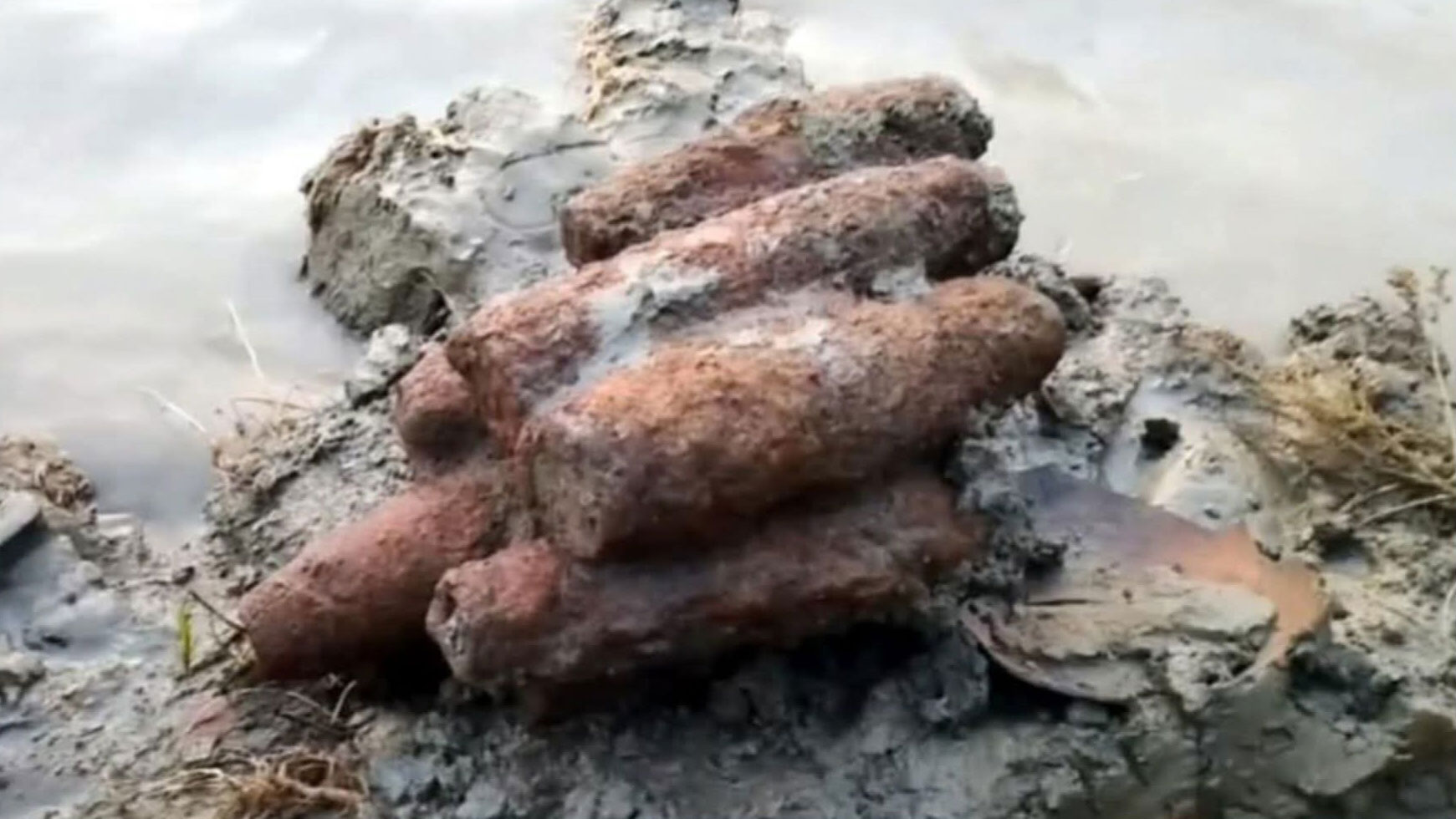 যমুনার তীর থেকে ১১টি মর্টার শেল উদ্ধার