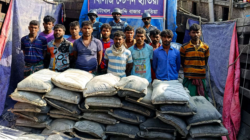 মেঘনায় মিয়ানমারে পাচারের সময় ৫৯৫ বস্তা সিমেন্ট জব্দ, আটক ১২