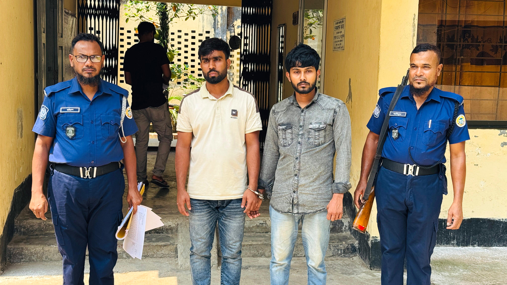 ইনজেকশন দিয়ে অচেতন করে কলেজছাত্রী অপহরণ, ২ যুবক গ্রেপ্তার