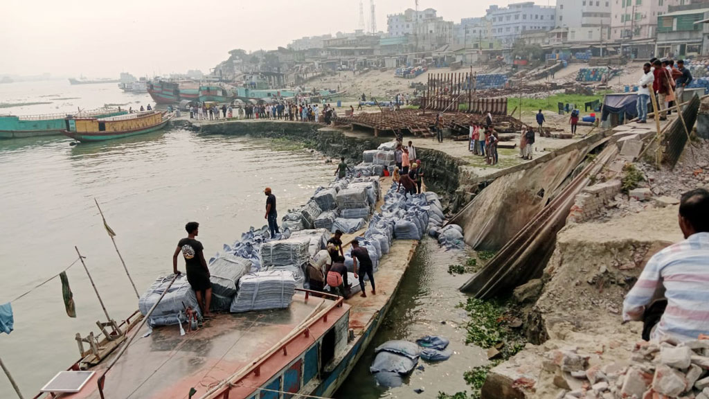 ভৈরবে মেঘনায় ব্যাপক ভাঙন, ঝুঁকিতে বাণিজ্য কেন্দ্র ও ৩ সেতু