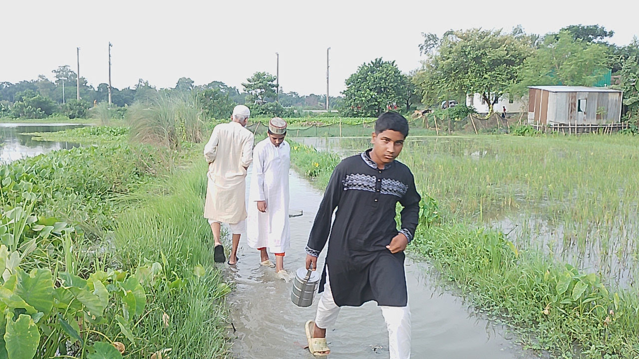 ভৈরবে জলাবদ্ধতায় অর্ধশতাধিক পরিবারের ভোগান্তি