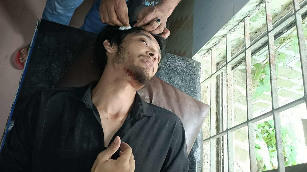 আবারও বাকৃবির গেটে ২ শিক্ষার্থীর ওপর বহিরাগতদের হামলা