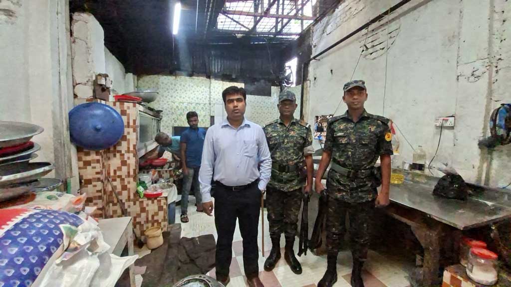 কাঁচা মাংসের সঙ্গে রান্না করা মাংস সংরক্ষণ, দুই প্রতিষ্ঠানের জরিমানা