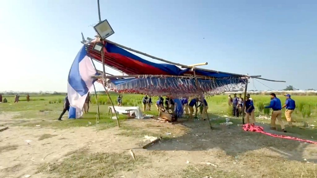 বিনোদনের আড়ালে অশ্লীলতা, গুঁড়িয়ে দেওয়া হলো ‘কাশফুলের ঘাট’