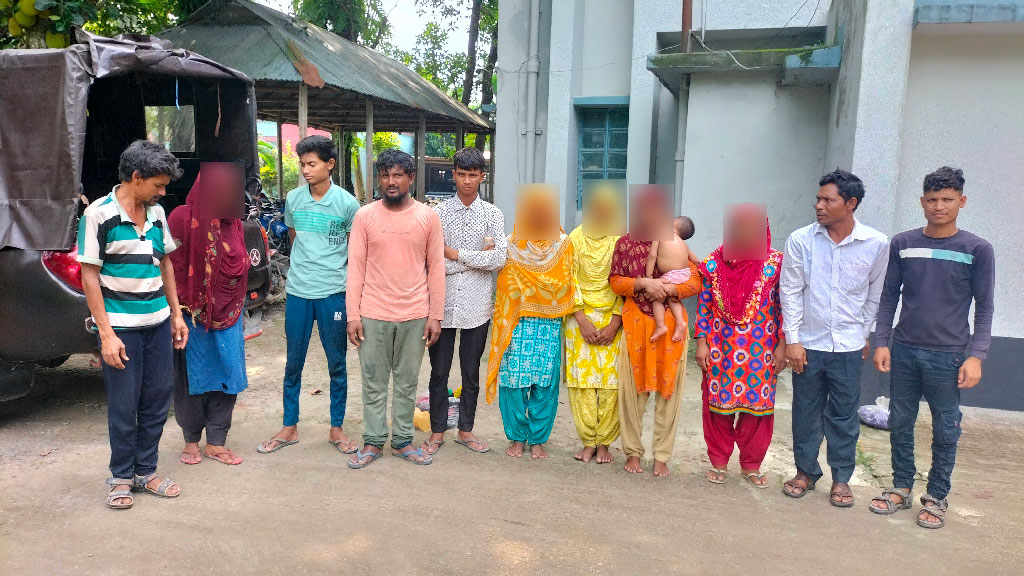 ভূরুঙ্গামারী সীমান্তে ১২ জনকে আটক করেছে বিজিবি
