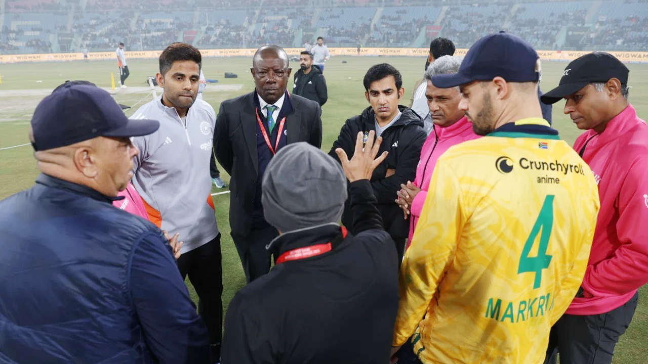 বৈরি আবহাওয়ায় ভারত-দক্ষিণ আফ্রিকা সিরিজ আয়োজন করে তোপের মুখে বিসিসিআই