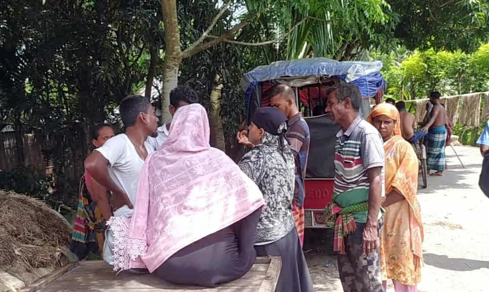 ঋণ দেওয়ার দিন জমা টাকা নিয়ে লাপাত্তা ভুয়া এনজিও