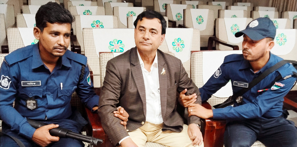 যশোর সার্কিট হাউস থেকে ভুয়া অতিরিক্ত সচিব আটক