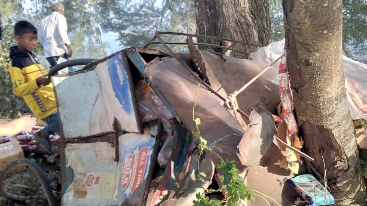 মিরসরাইয়ে গাড়ির ধাক্কায় ভ্যানচালক নিহত