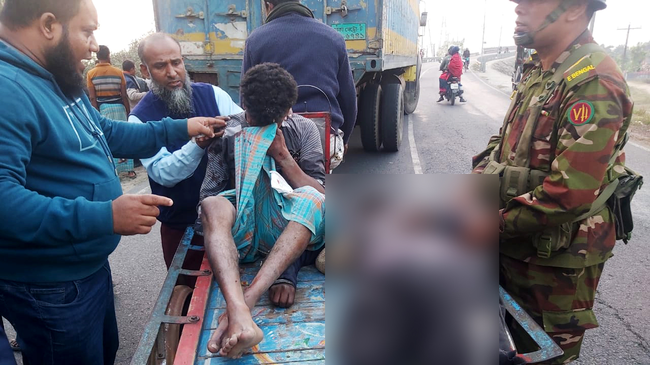 বাগেরহাটে কাঠবোঝাই ট্রলির ধাক্কায় ভ্যানচালক নিহত