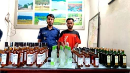 জৈন্তাপুরে অটোরিকশা থেকে ৯৬ বোতল মদ উদ্ধার, চালক আটক