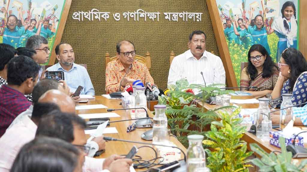 শিক্ষাবহির্ভূত কাজে শিক্ষকদের না রাখার চেষ্টা করা হবে: গণশিক্ষা উপদেষ্টা