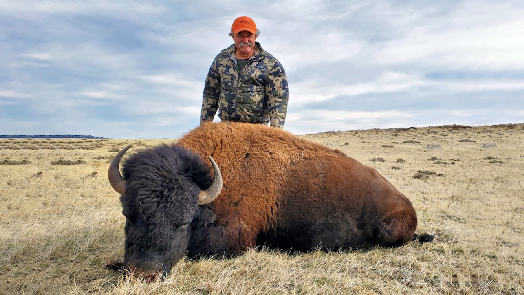 আফ্রিকায় গিয়ে নিজেই শিকারে পরিণত হলেন মার্কিন ধনকুবের শিকারি