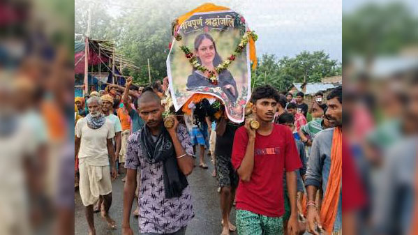 দলিত তরুণকে বিয়ে করায় ক্ষোভে মেয়ের ‘শেষকৃত্য’ করল পরিবার