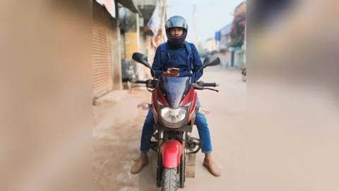 বিয়ে করতে এসে মোটরসাইকেল খোয়ালেন পুলিশ কর্মকর্তা