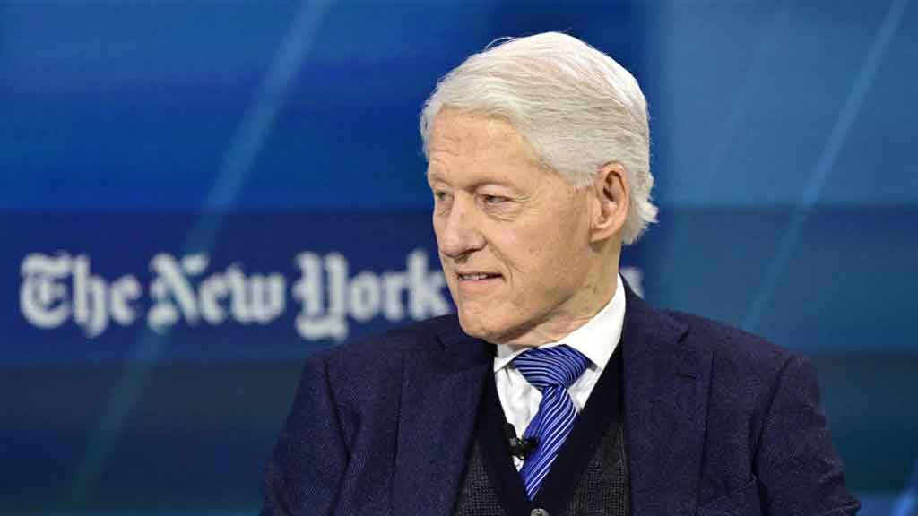 বিল ক্লিনটনকে ‘বলির পাঁঠা’ বানানোর অভিযোগ ট্রাম্পের বিরুদ্ধে