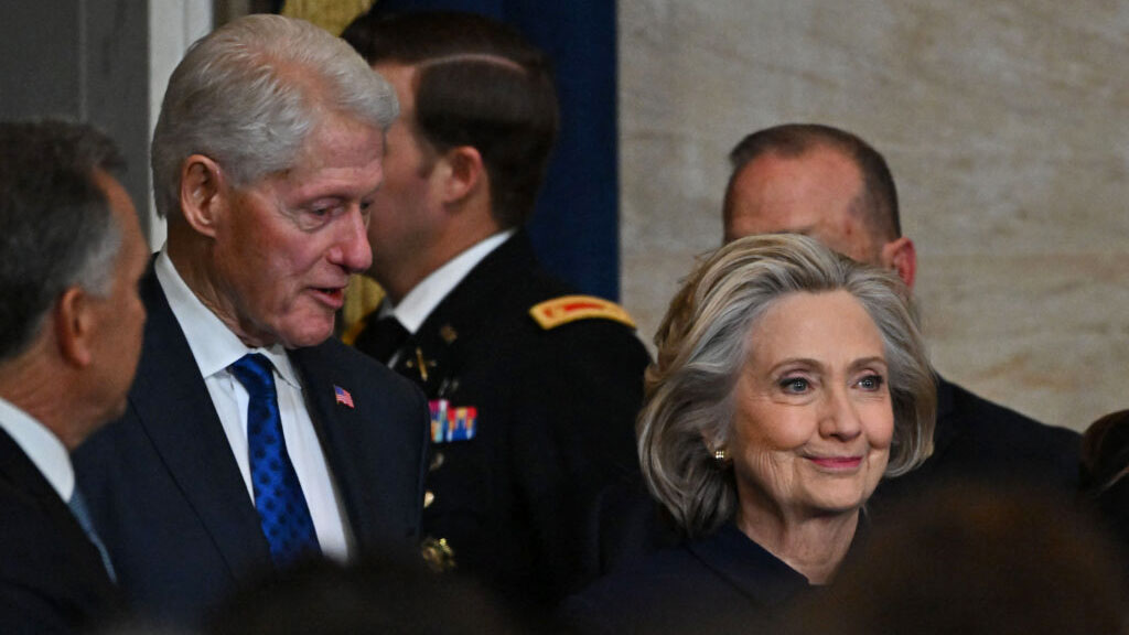 এপস্টেইন কেলেঙ্কারি: অবশেষে কংগ্রেসে সাক্ষ্য দিতে রাজি বিল ও হিলারি ক্লিনটন